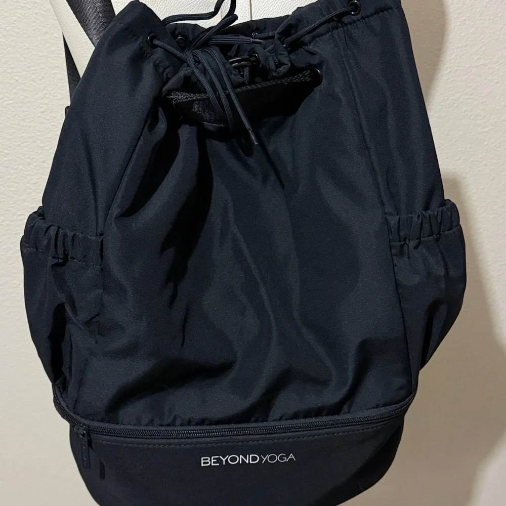 Beyond Yoga Convertible Gym Bag Backpack Black Studio Yoga